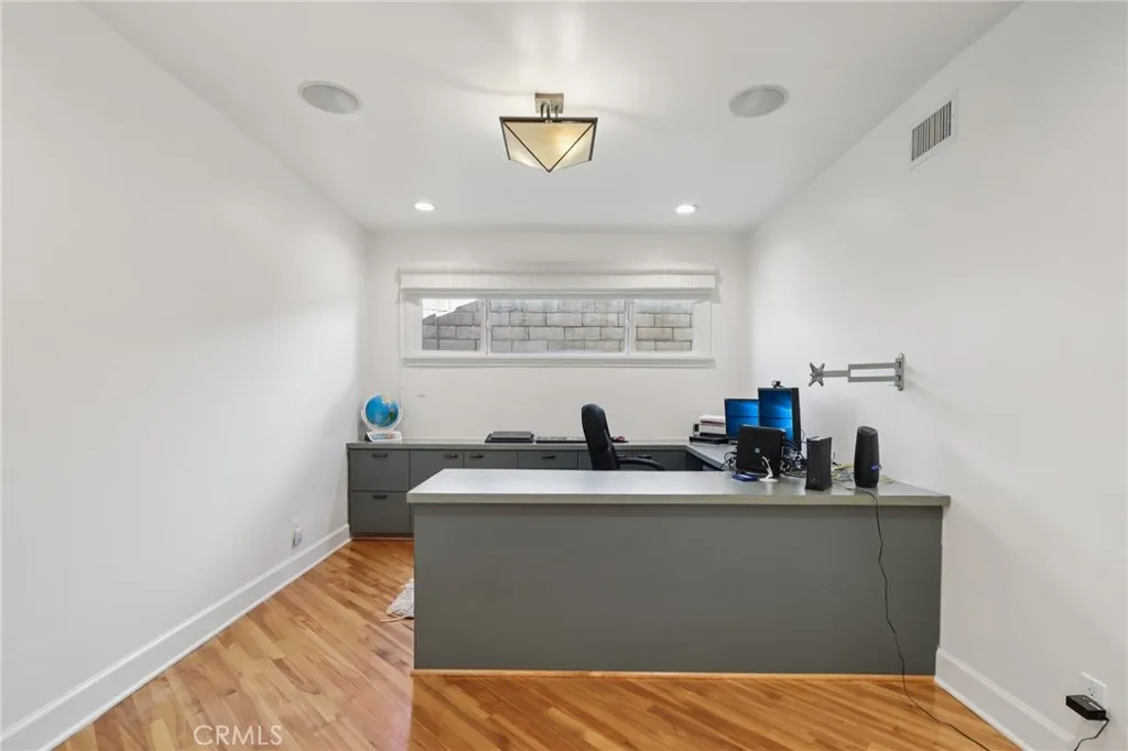 11129 White Oak, Granada Hills, California 91344 home-pic-18